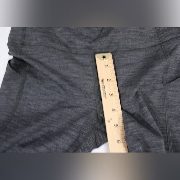 EUC Lululemon 4 Heathered Gray‎ Black Pace Rival Mid-Rise Crop Pockets - Picture 6 of 15